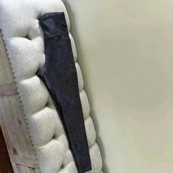 Victorias Secret sport gray and black legging size 8/M